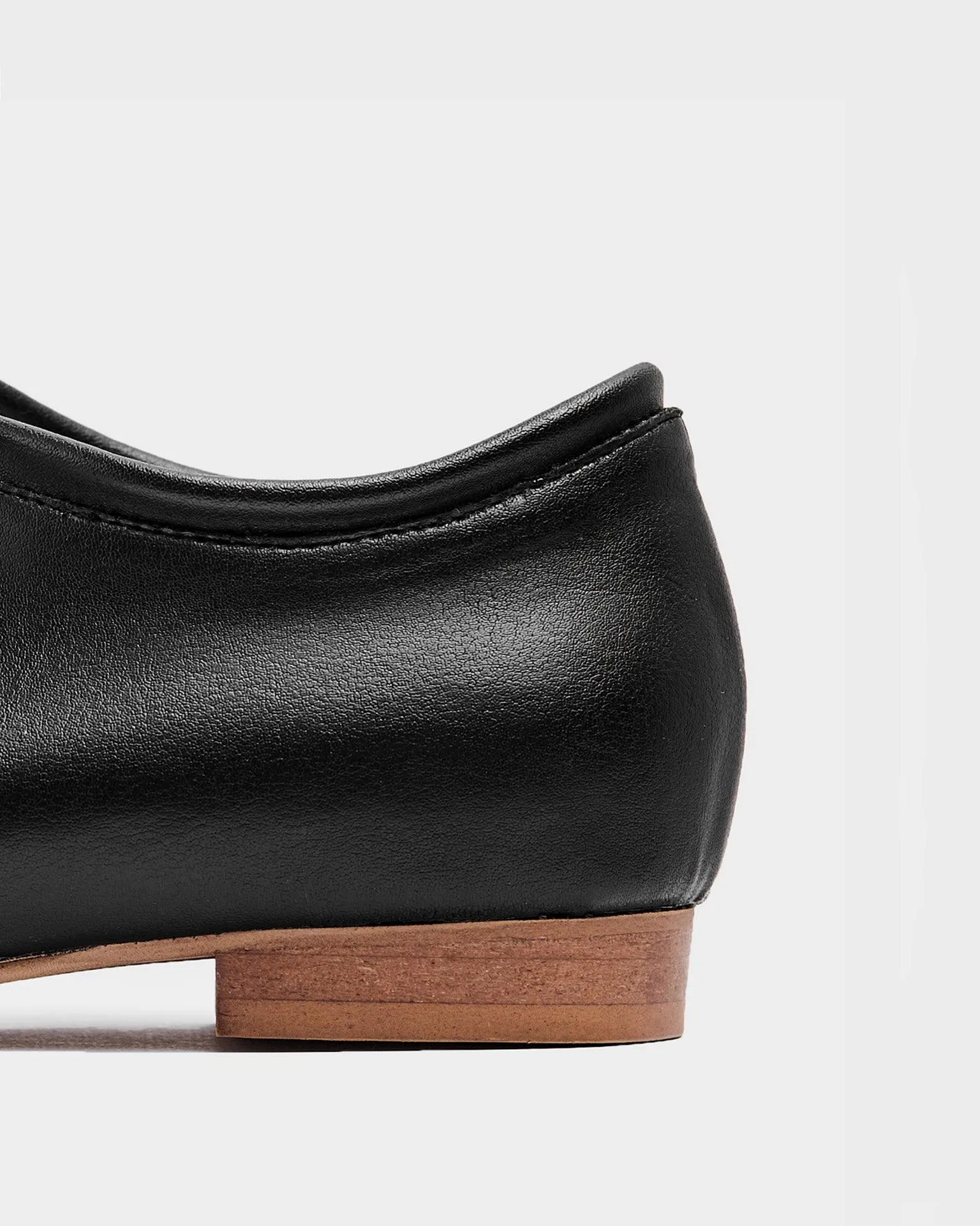 Akira Pumps Black Nopal ballerinas made of cactus leather - outlet