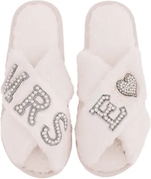 Bride Slippers for Wedding Day, Bride To Be Bridal Shower Gift for Women Bridesmaids, Personalized Initial MRS Pearl Letter Open Toe Fuzzy Flip Flops, Getting Ready Outfit, Bachelorette Party