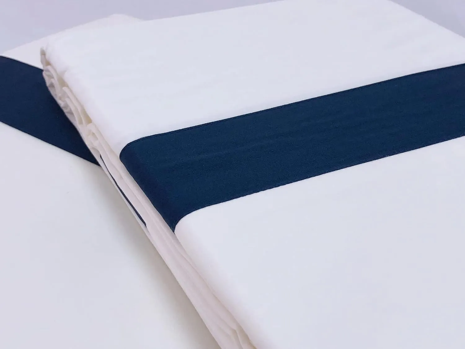 Chezmoi Collection Portofino 4-Piece 400 Thread Count Tencel Cotton Sheet Set - Applique Bordered - Silky Soft, Smooth, Breathable Cooling - California King, Navy