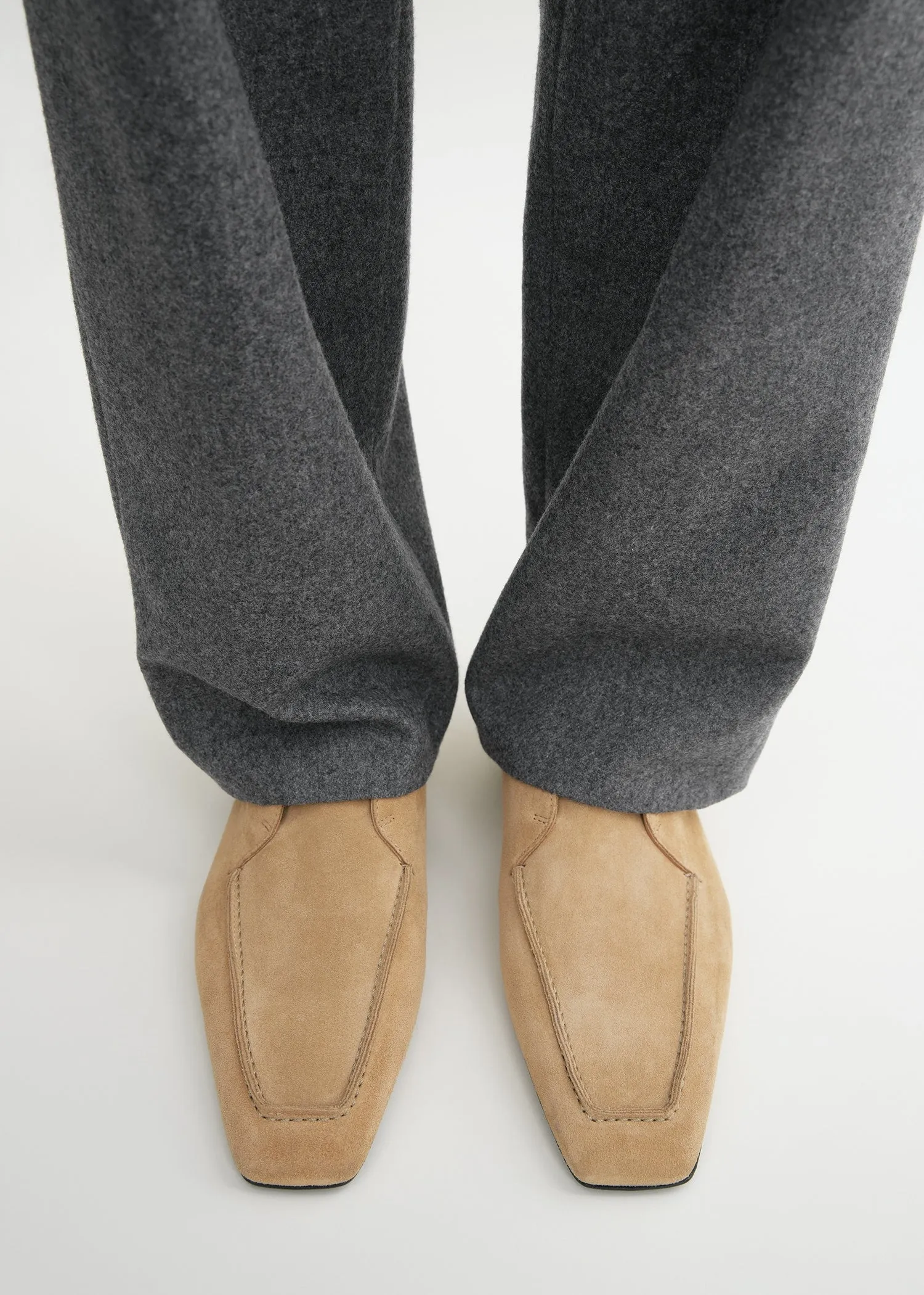 Loafer boots camel