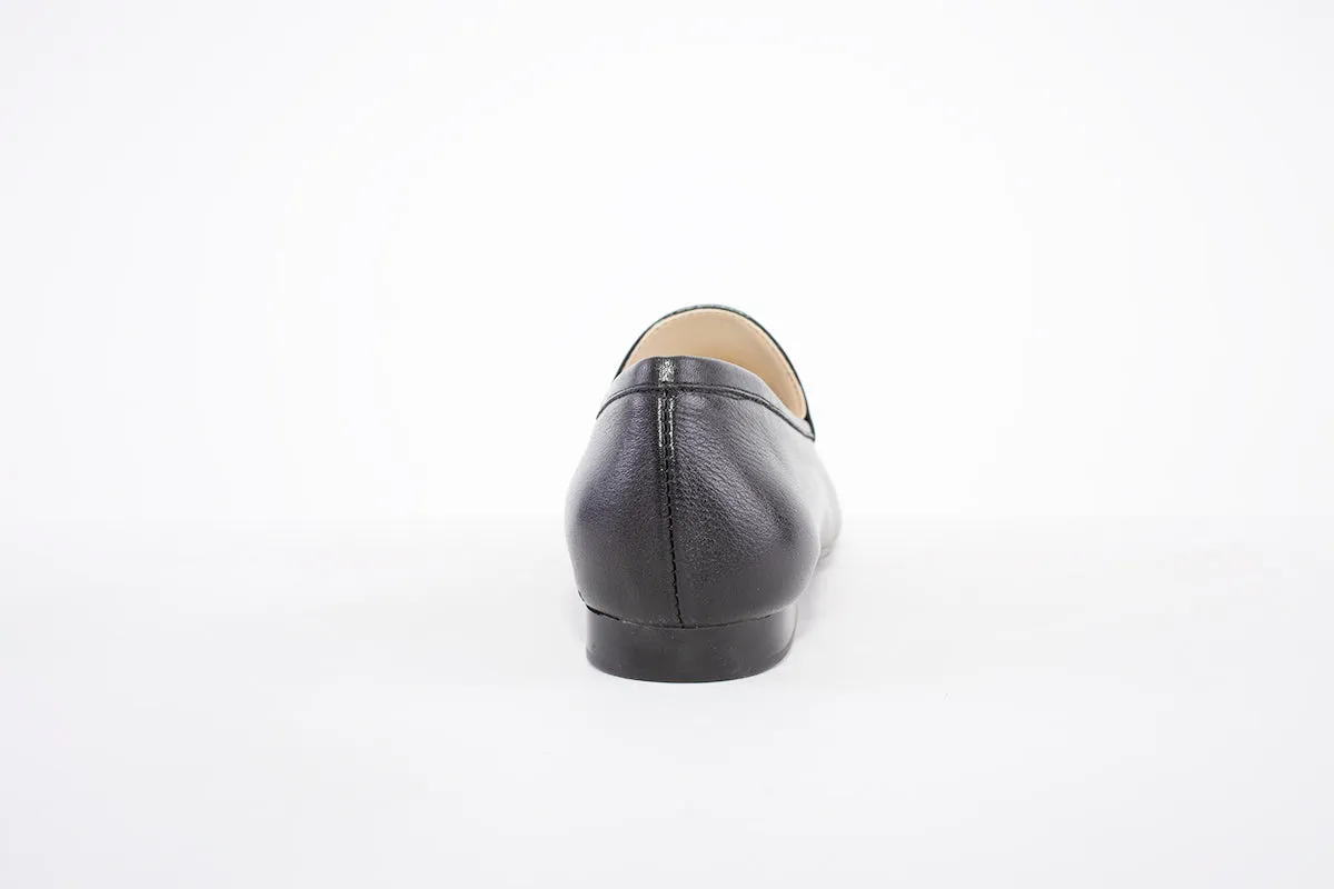 MARIA JAEN - 4023 FLAT LOAFER WITH GOLD CHAIN DETAIL - BLACK LEATHER