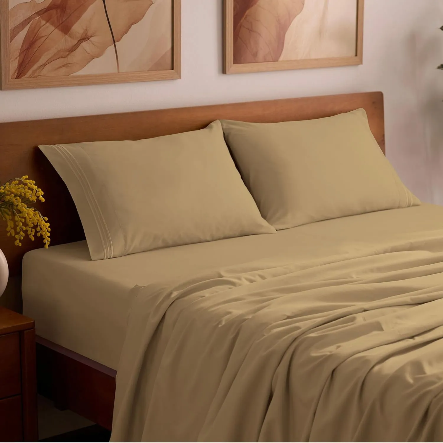 Mellanni Queen Sheets Set - 4 PC Iconic Collection Bedding - Hotel Luxury, Extra Soft, Cooling Bed Sheets - Wrinkle, Fade, Stain Resistant (Queen, Gold)