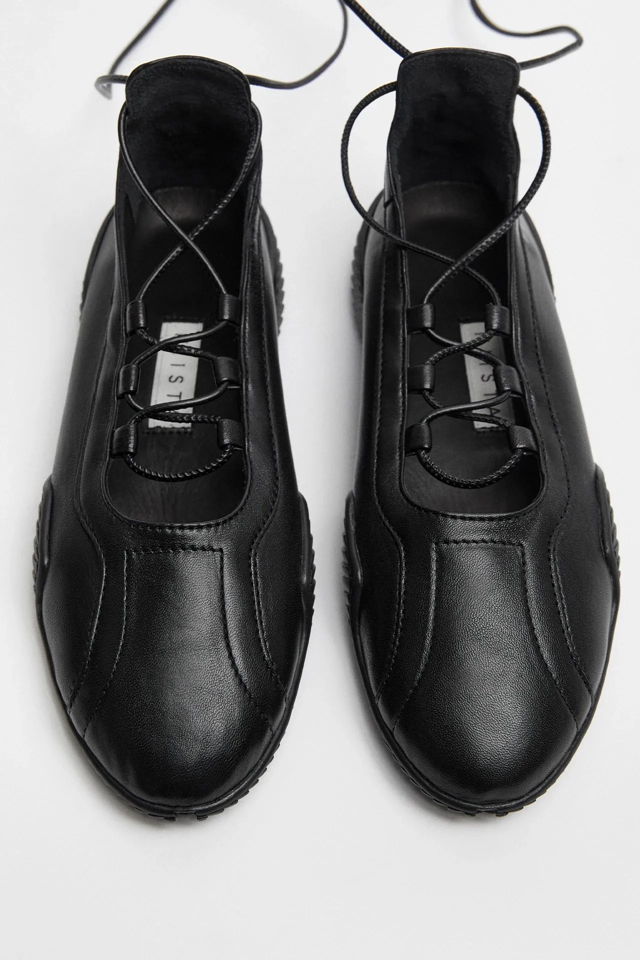 Miista Averie Lace Brogues // Black