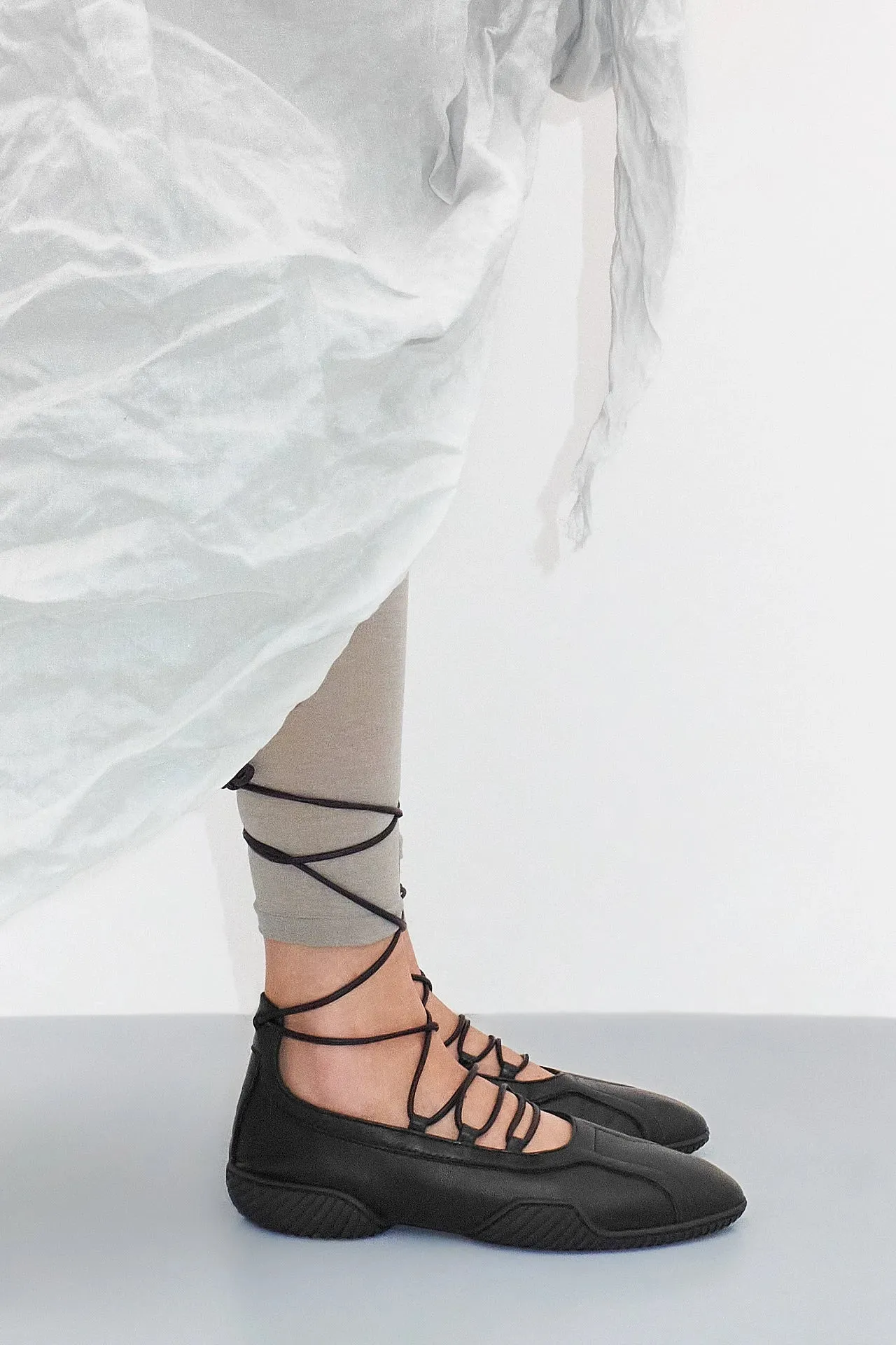 Miista Averie Lace Brogues // Black