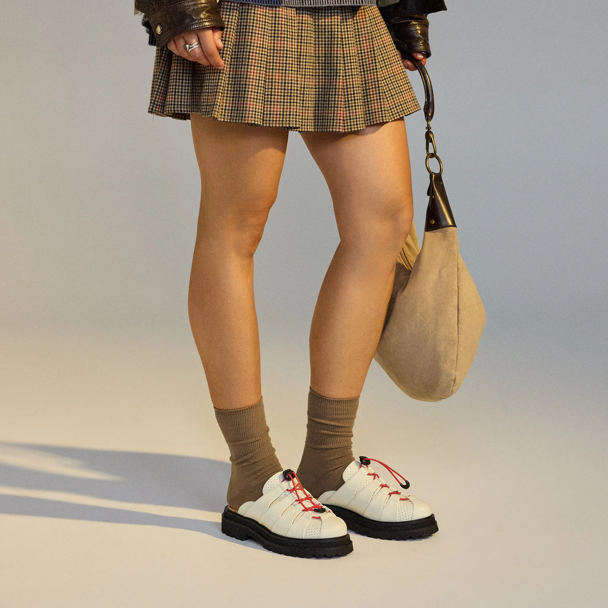 Mule Hiker White
