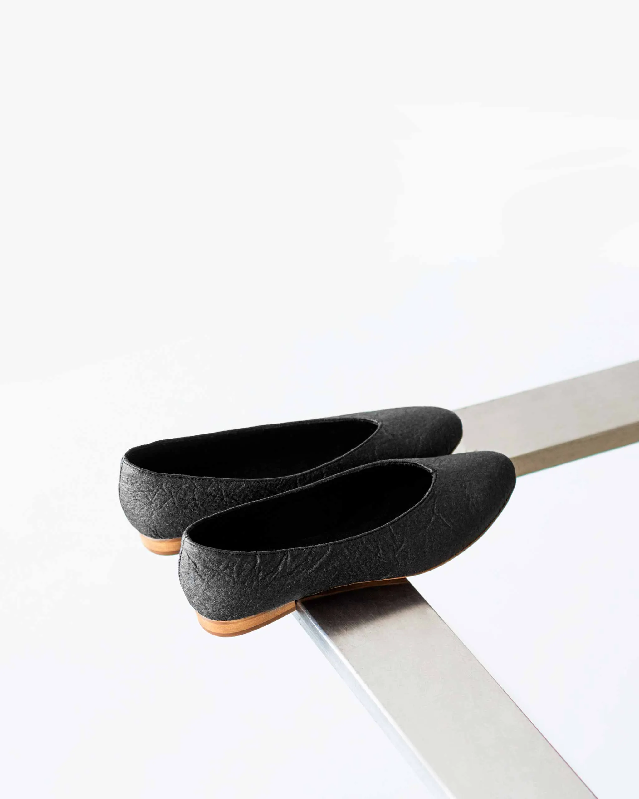 Pumps Black Pina ballerinas made of Pinatex - outlet