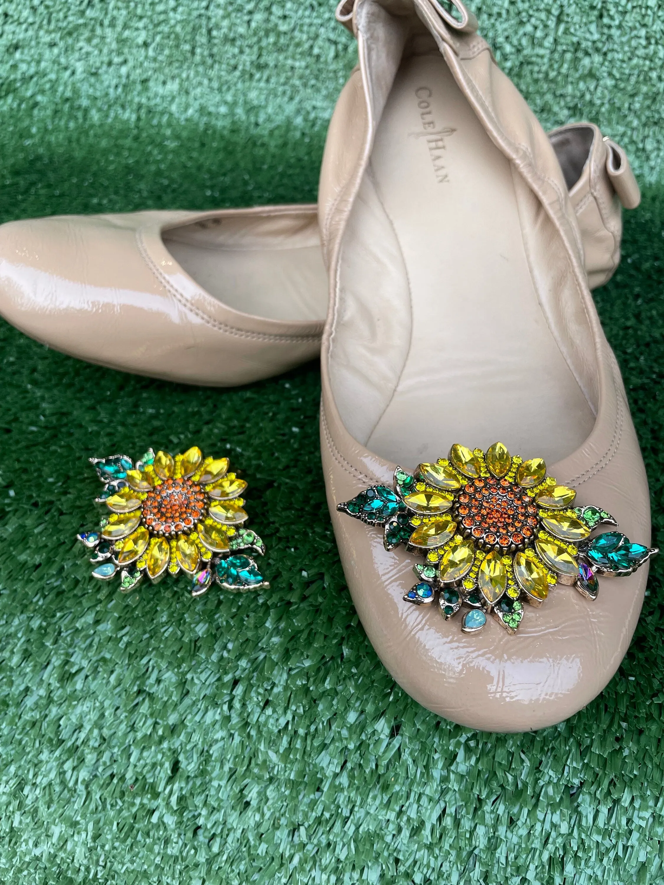 Shoe Clip  Lips or Sunflowers