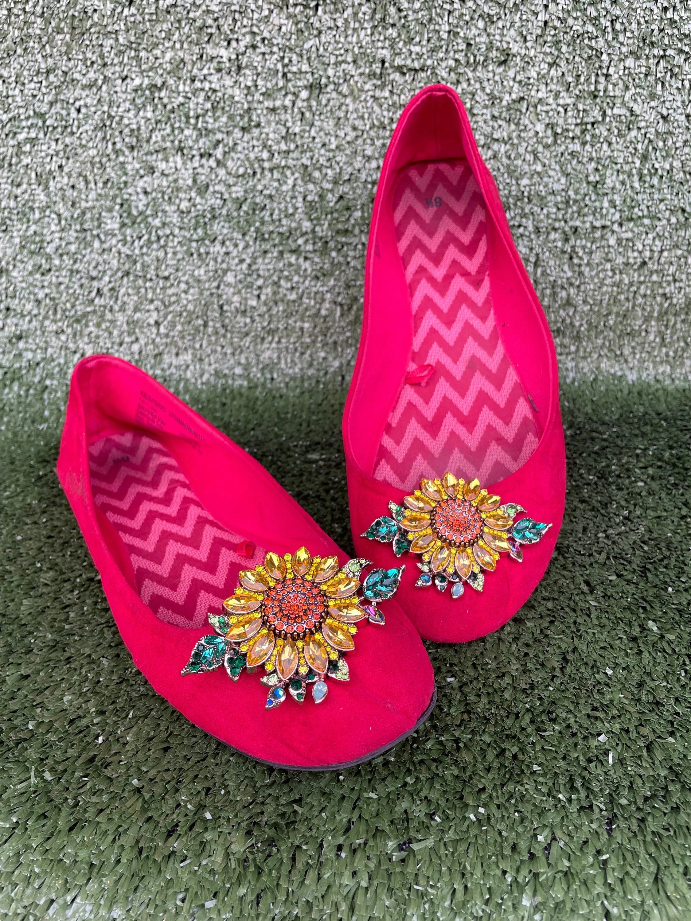Shoe Clip  Lips or Sunflowers