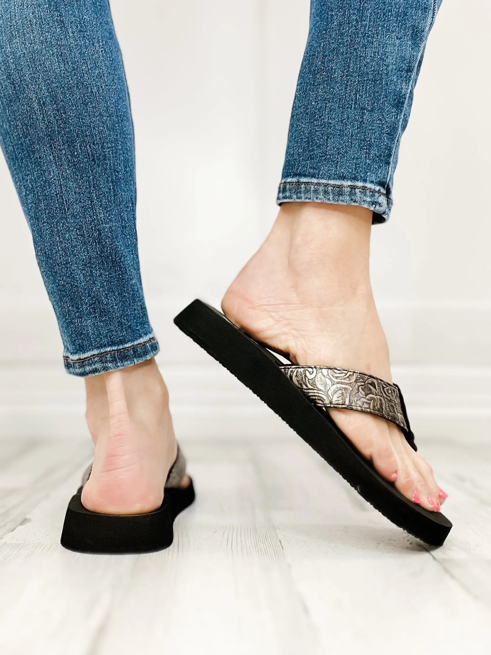 Yellowbox Felder Flip Flop in Silver